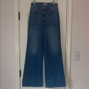 High-Waist Wide-Leg Women's Jeans in Classic Blue
